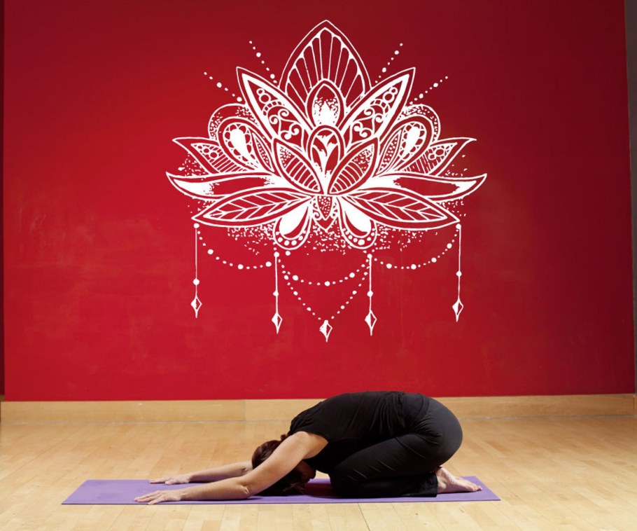 Лотос на стене