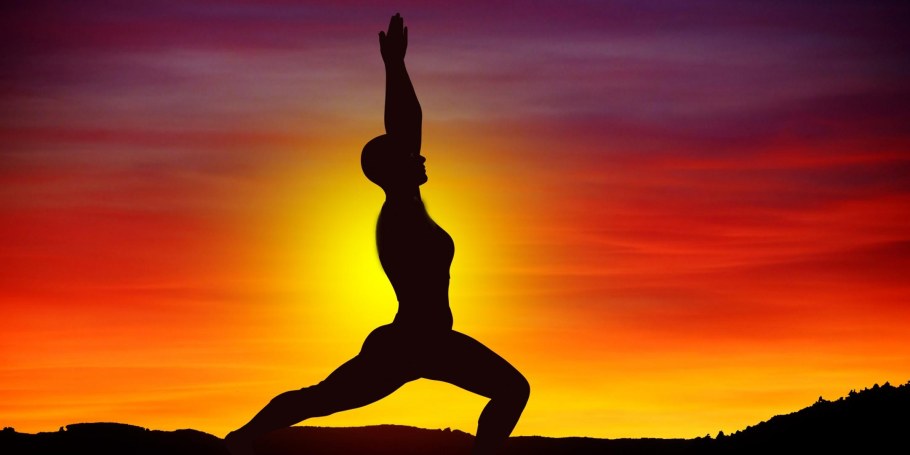 Йога силуэт на закате