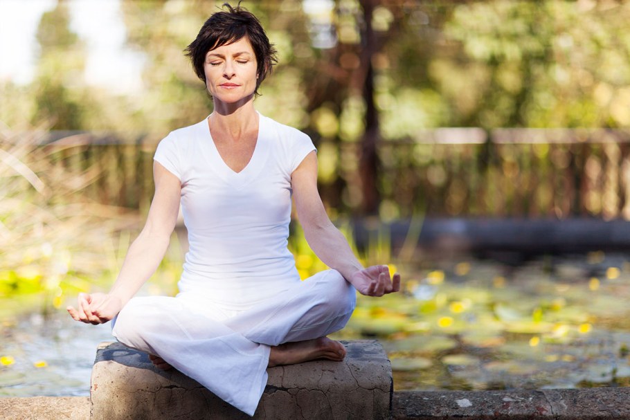 Женщина медитация