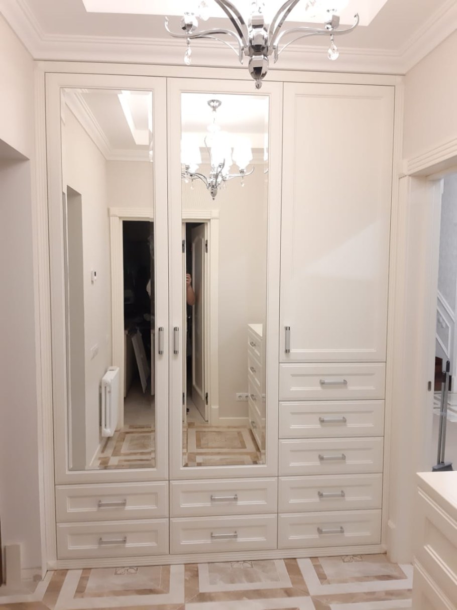 Спальня Анри Ангстрем