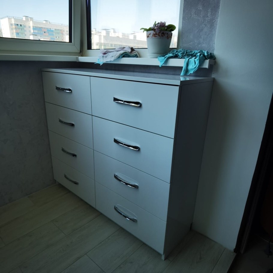 Шкаф-купе в интерьере гостиной