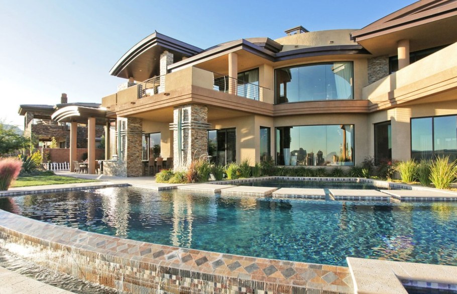 Четырёхэтажный особняк с бассейном в Нью-Йорке