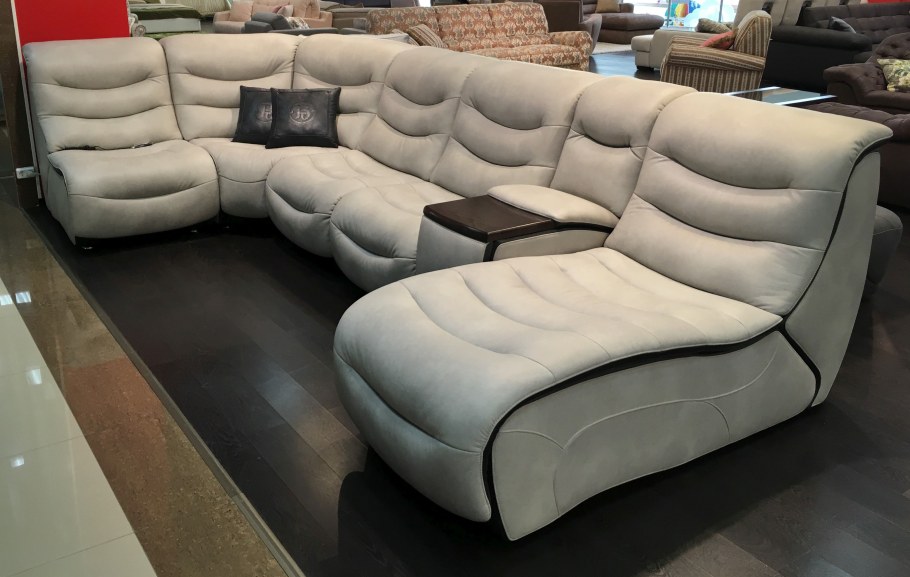 Большой п-образный диван для гостиной