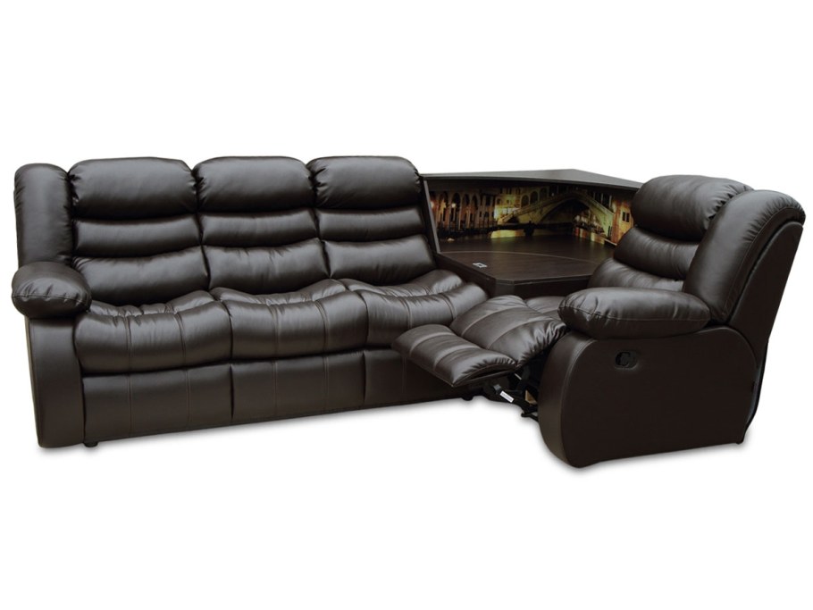 Кожаный диван с баром