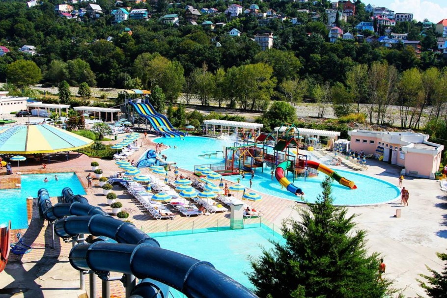 Открытый бассейн на левом берегу Дона