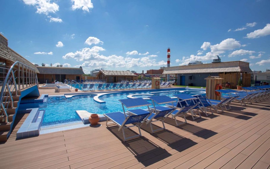 Открытый бассейн в Саратове