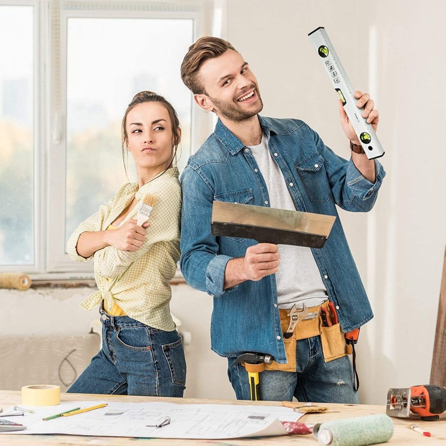 Женщина удивлена ремонту в доме