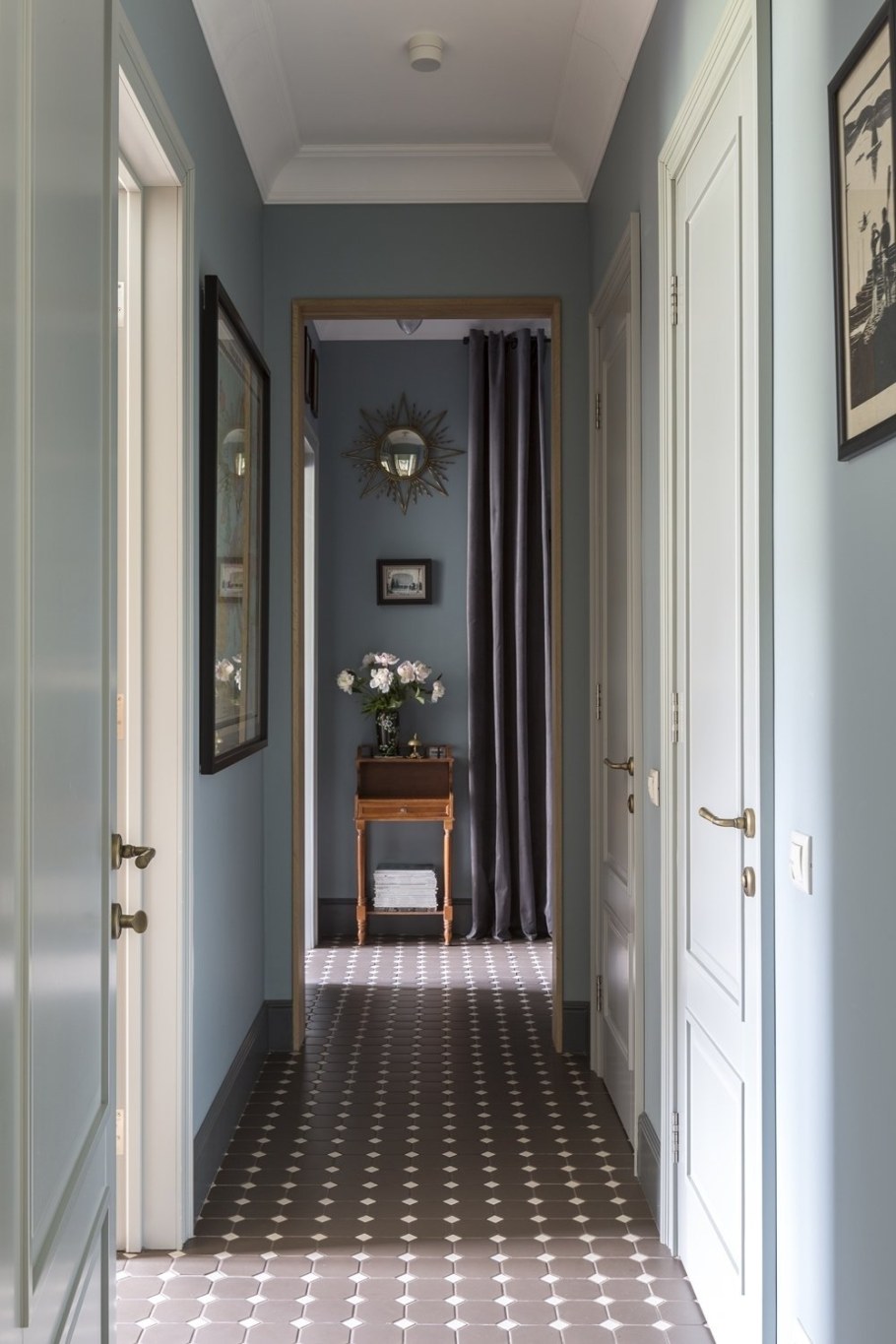 Интерьер коридора в сталинке