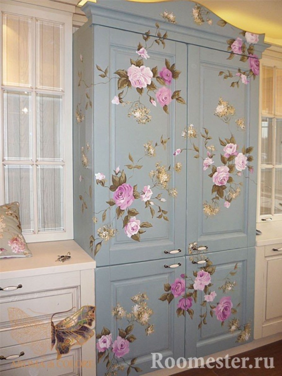 Декорируем старый шкаф