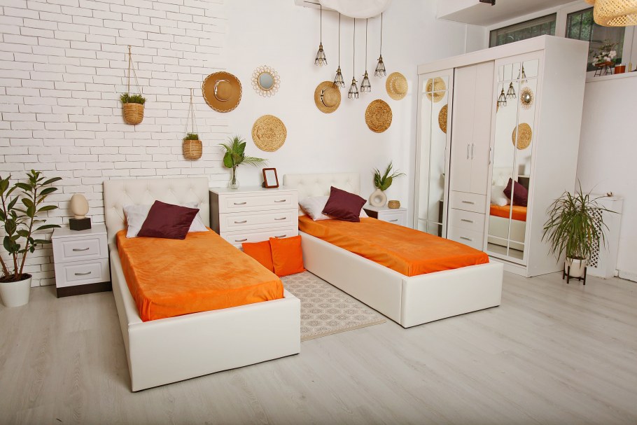 18 В кровати