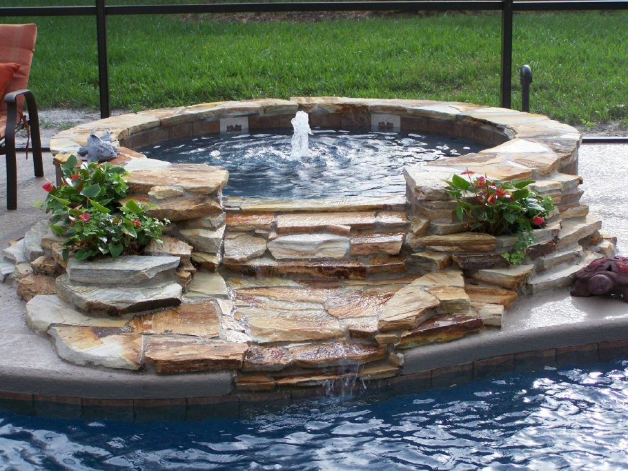 Декоративный бассейн