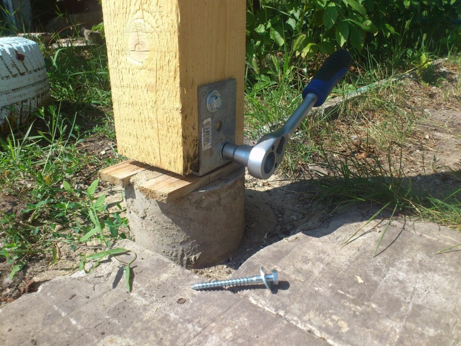 Анкерное основание столба Тип u 100 мм