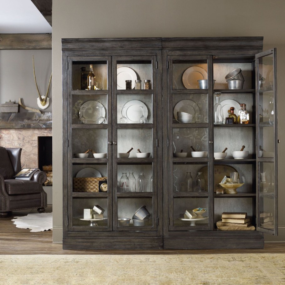 Современный шкаф для посуды