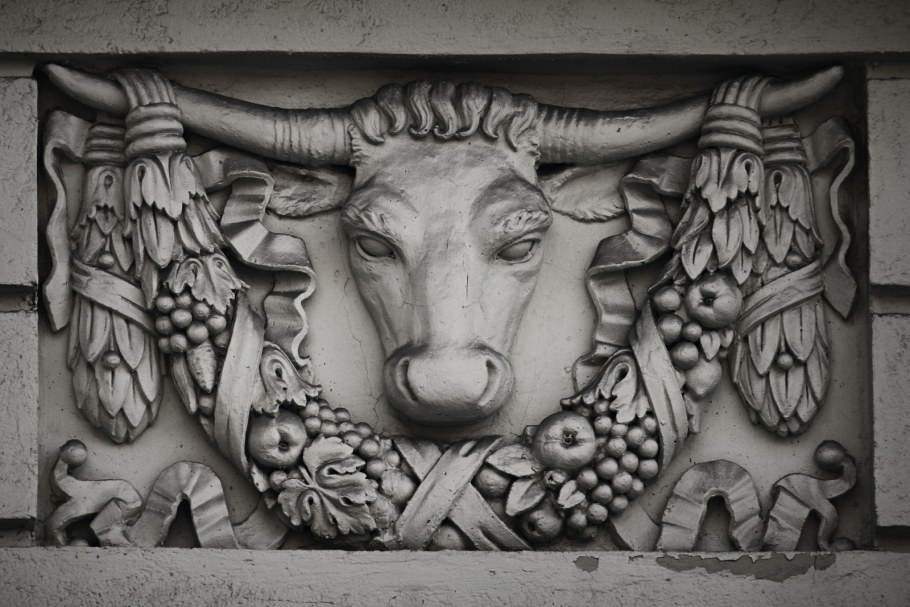 Гирлянда в архитектуре