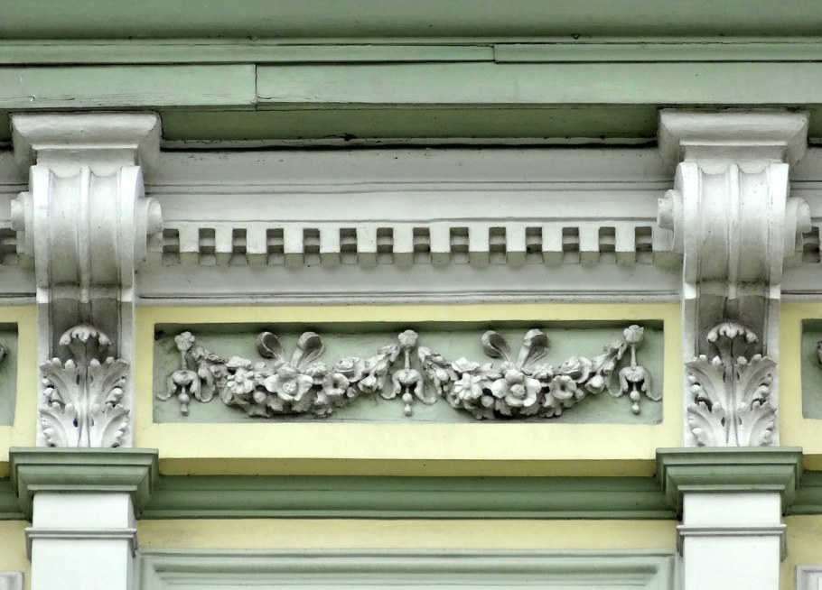 Барельеф быка