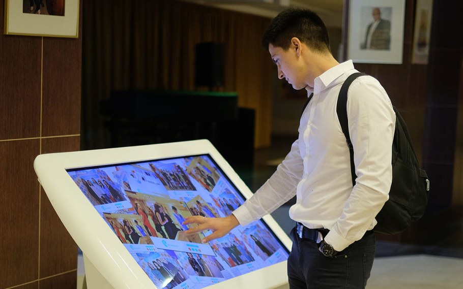 Интерактивный сенсорный стол Assistant