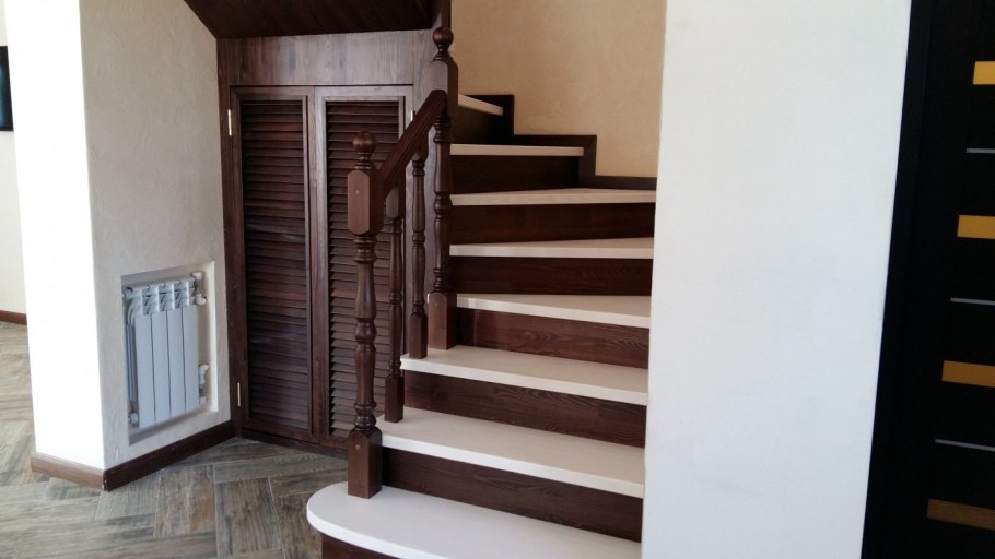 Лестница на 2 этаж с забежными ступенями