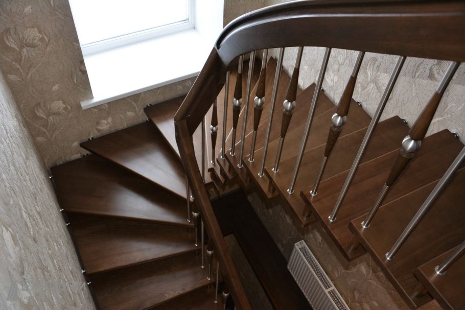 Забежная п образная лестница чертеж