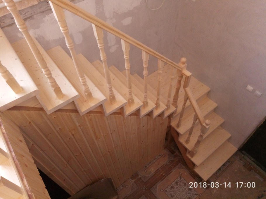 Чертеж лестницы с забежными ступенями на 180 градусов