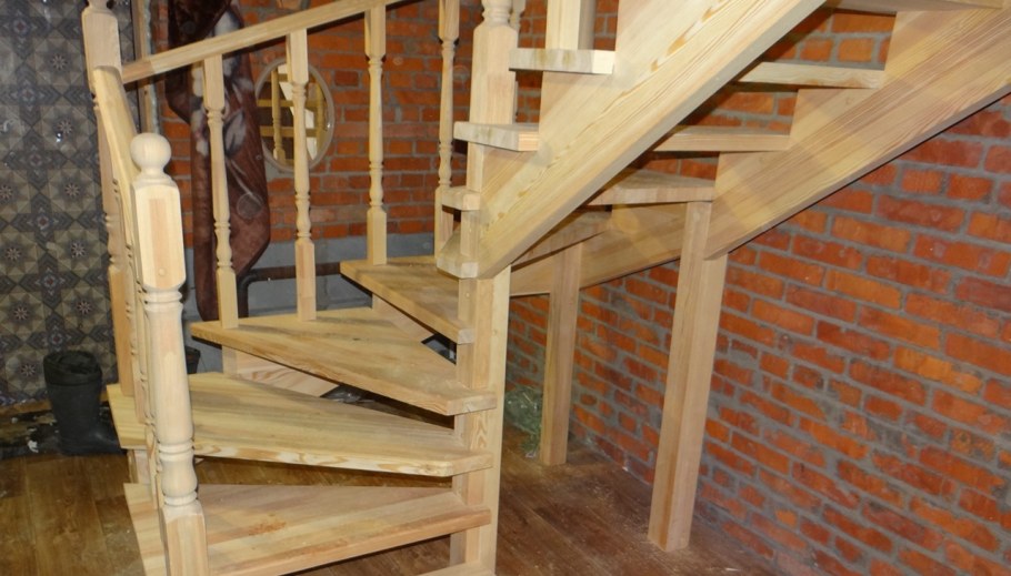 Маршевая лестница с площадкой