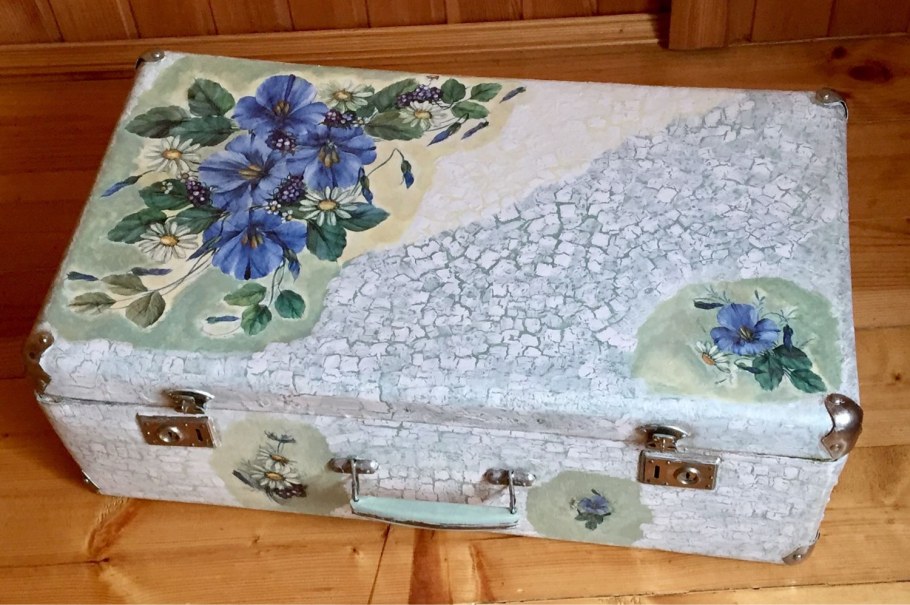 Старый чемодан декупаж