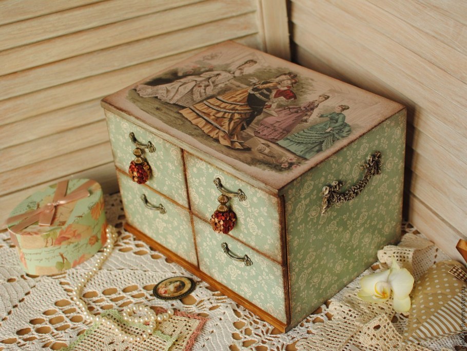 Комодик декупаж