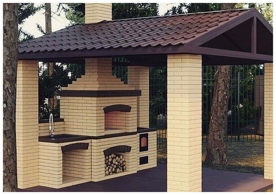 Барбекю из кирпича с навесом