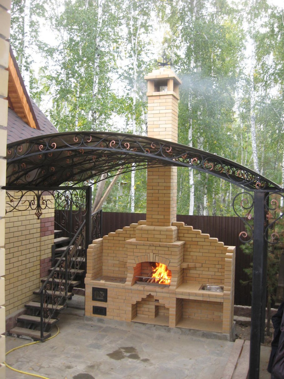Зона барбекю из кирпича
