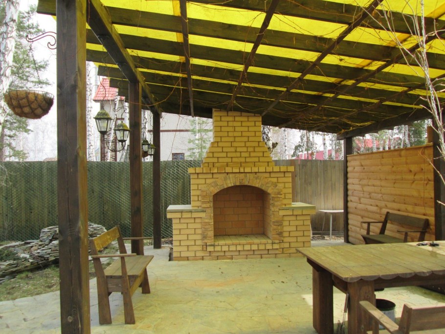 Каменный мангал для дачи