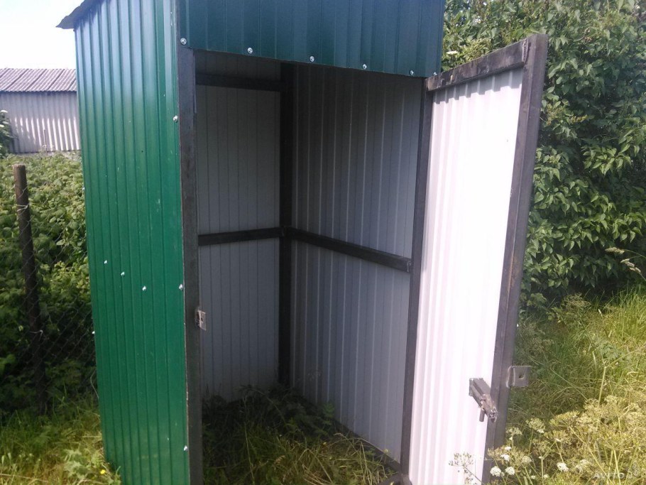 Дачный туалет из профнастила