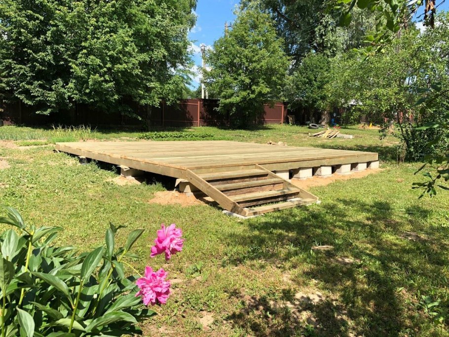 Деревянный настил под бассейн