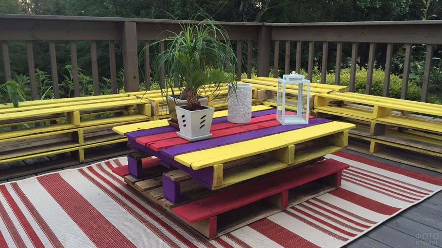 Площадка из деревянных поддонов