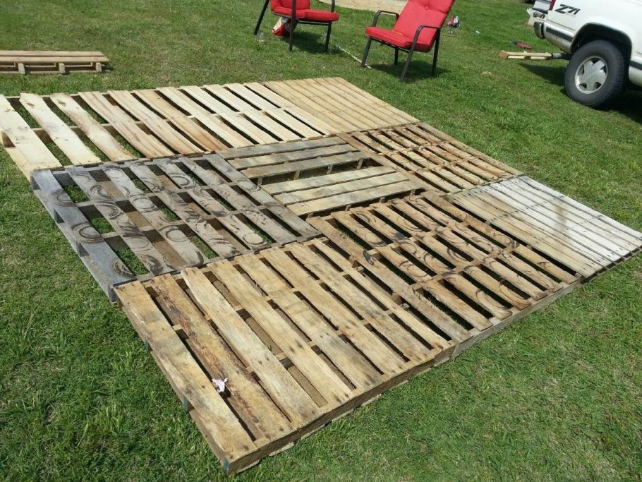 Деревянный настил из поддонов