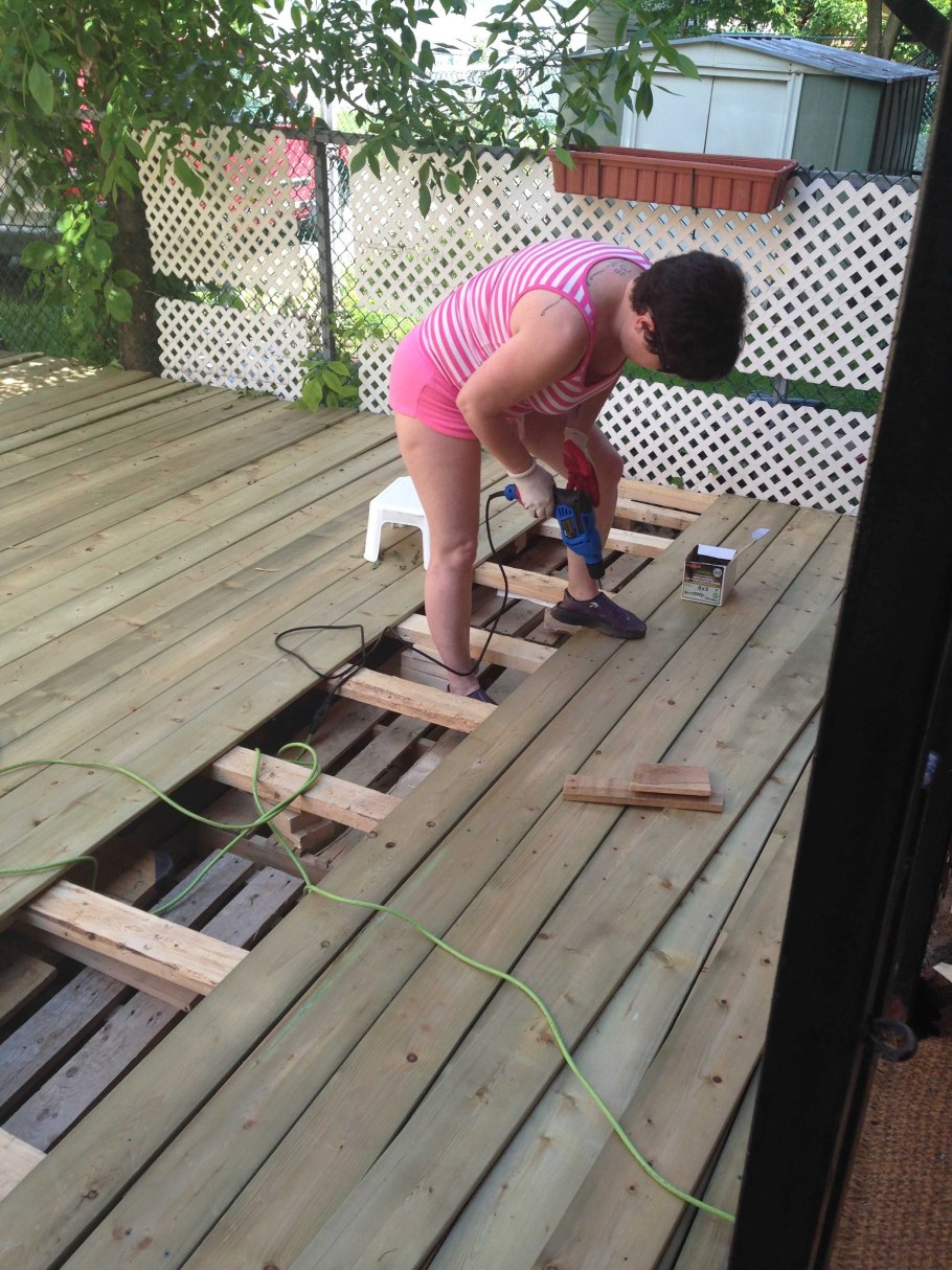 Настил из досок на даче