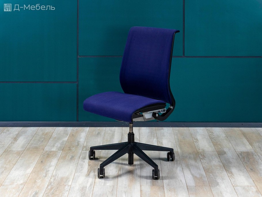 Стул от Ronan and Erwan Bouroullec.