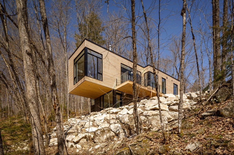 Минималистский дом на склоне Канада