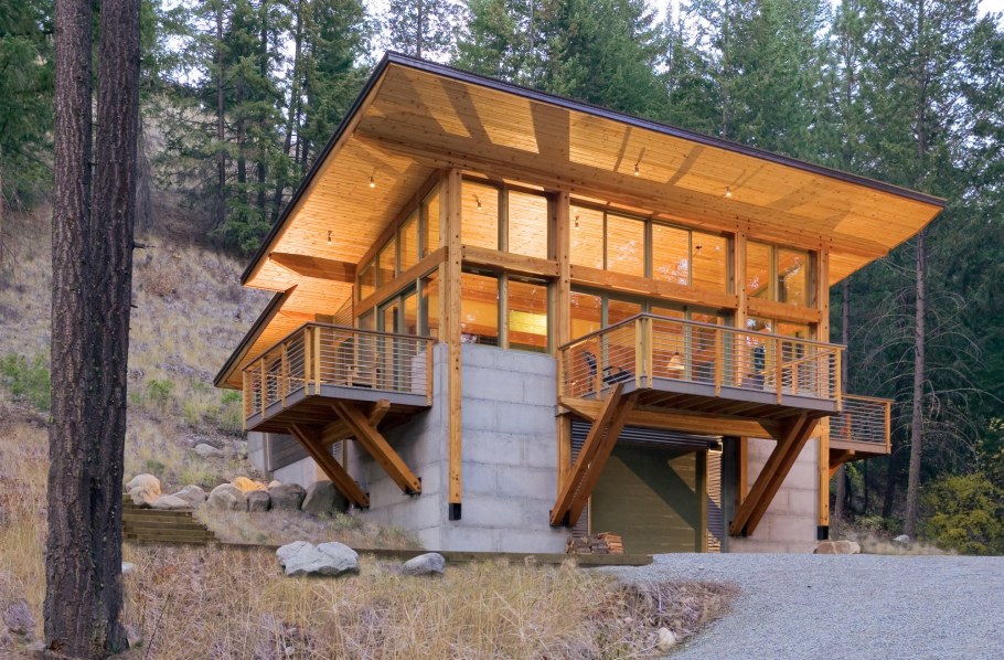 Дом на склоне