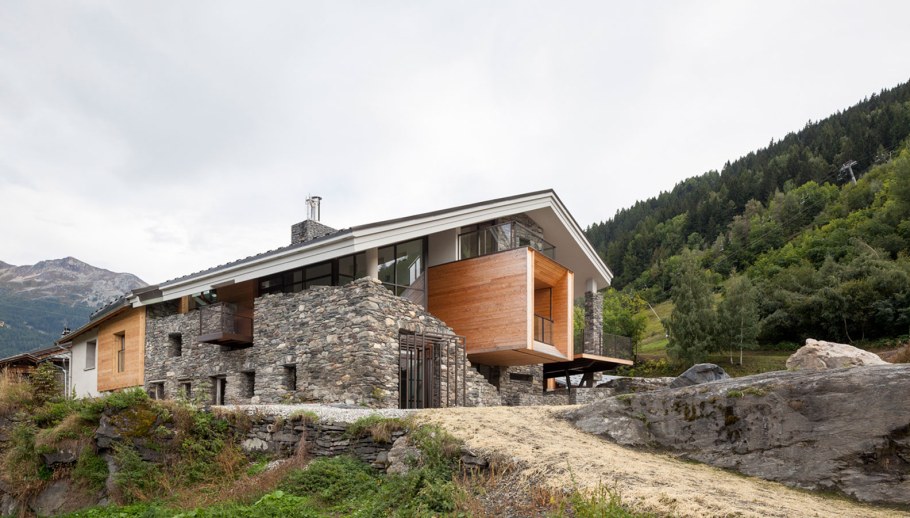 Каменный дом в горах