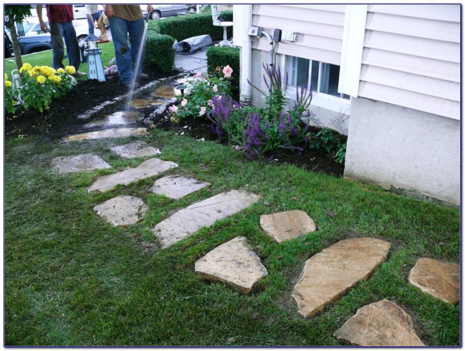 Бордюр для дорожек на даче