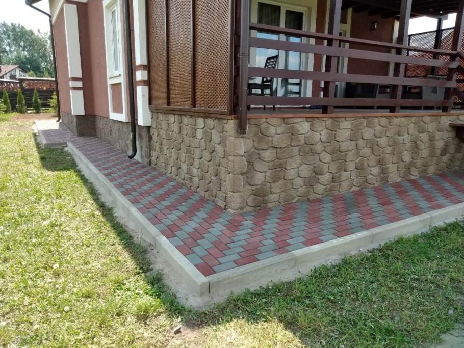 Бордюрный камень для отмостки