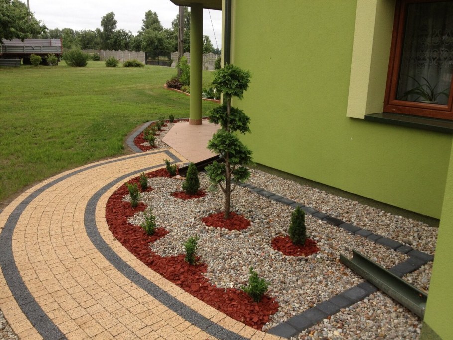 Дорожки вокруг дома