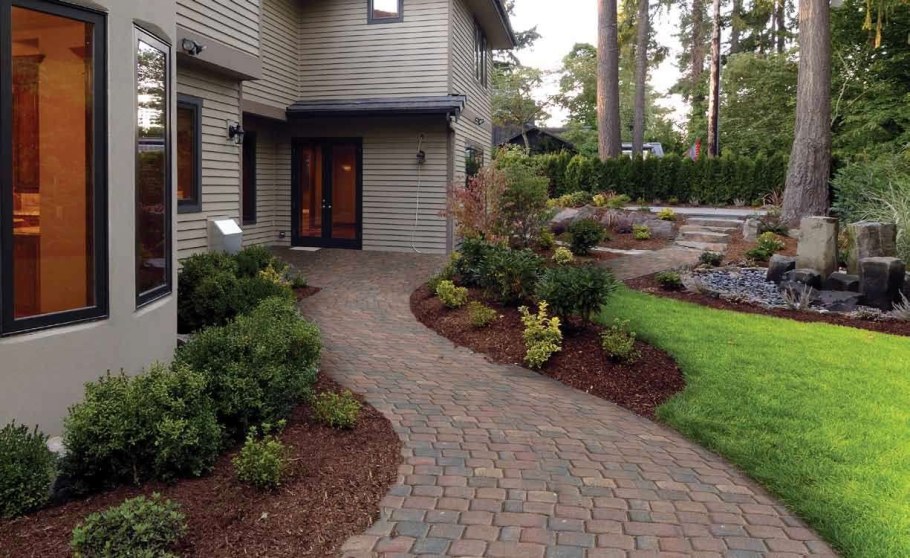 Дорожка от калитки к дому