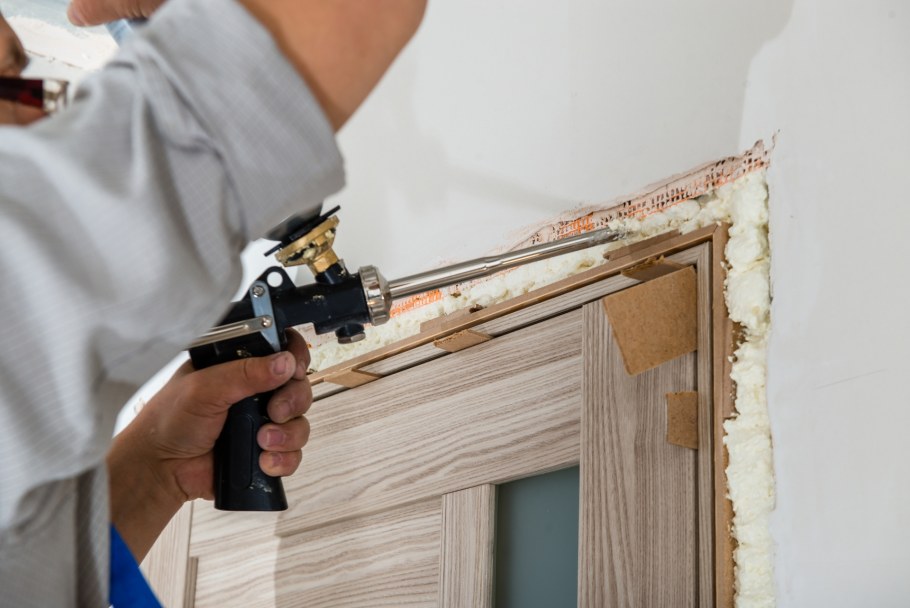 Монтаж входной двери