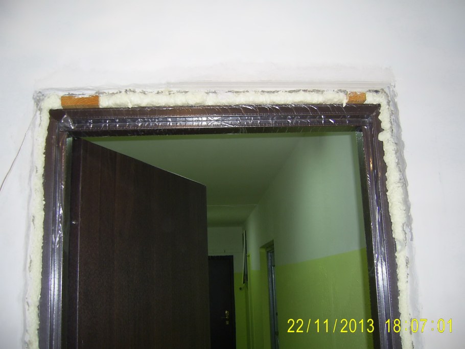 Монтаж входной двери в подарок