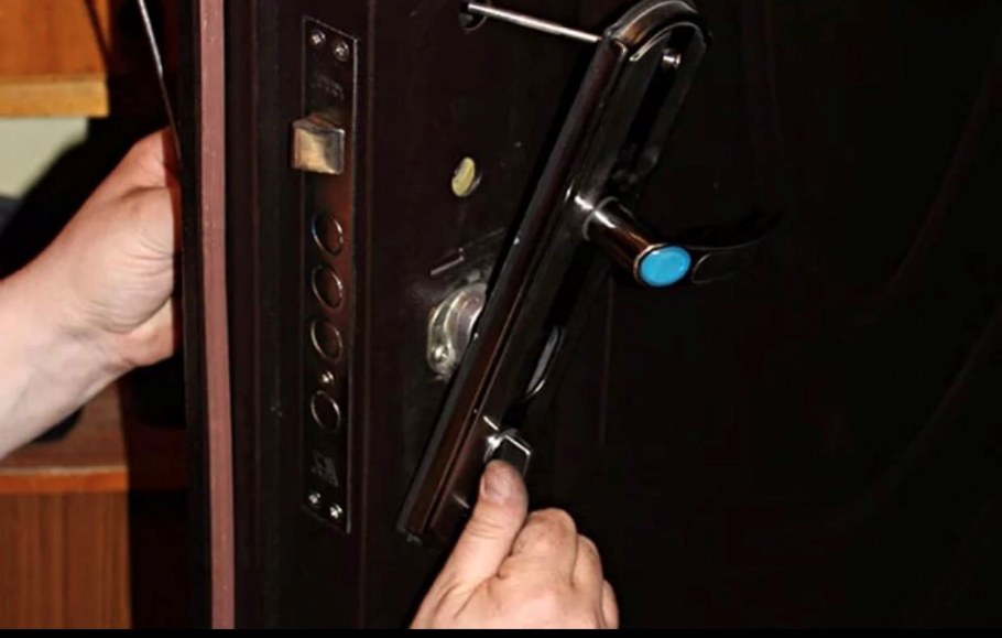 Ручка на входную железную дверь крепление