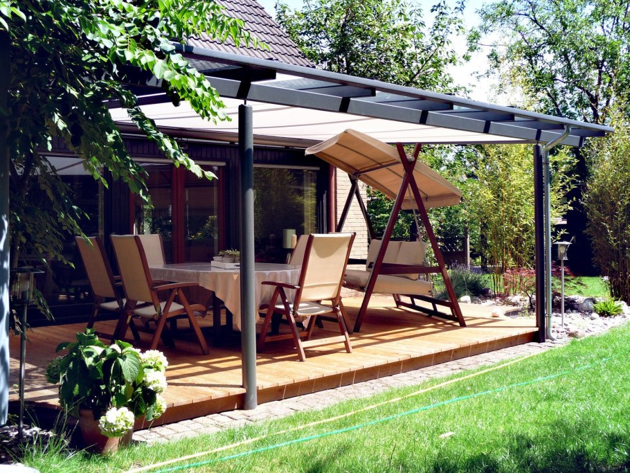 Навес возле беседки