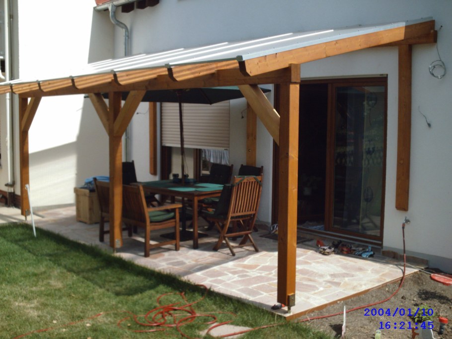 Односкатная пристенная пергола