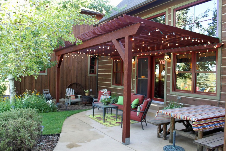 Патио с перголой