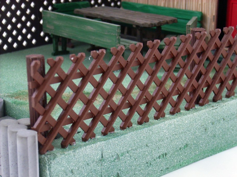 Заборчик из деревянных реек