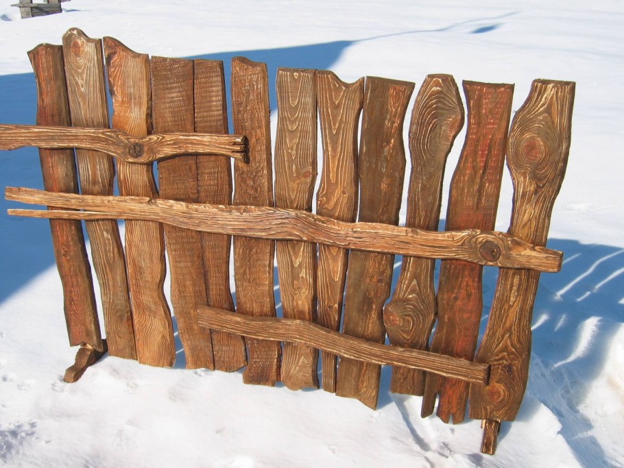 Декоративный забор из необрезной доски